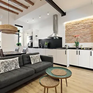https://apartamento-jadisa.topbarcelonahotels.com